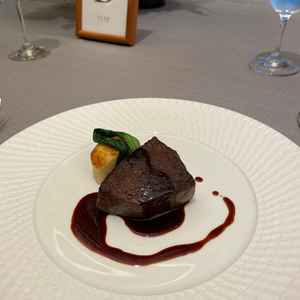 メインのお肉です。柔らかく食べやすいと感じました。