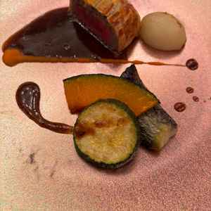 試食でいただいたメイン料理です。パイの食感と肉の美味しさが最高でした。お野菜も美味しかったです。