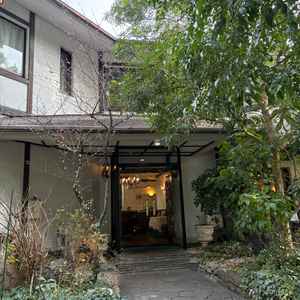 エントランスです。瀟洒な雰囲気でとてもすてきです！