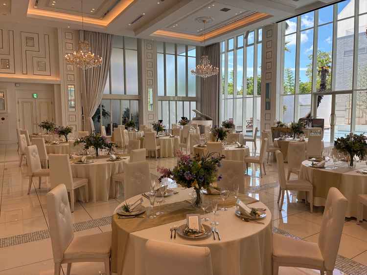 洗練された雰囲気の披露宴会場