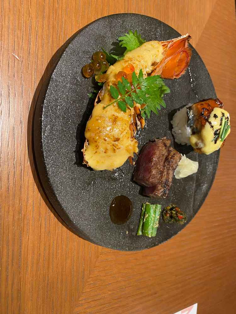 食事の試食の写真。一つ一つの料理が凝っており、子どもも大人も楽しめた。
