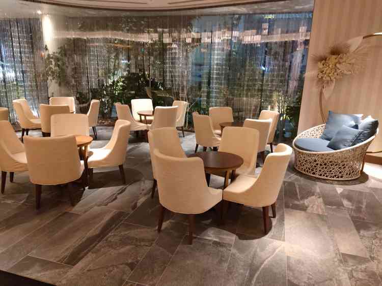 式が始まる迄の招待された方々の待ち合い室。