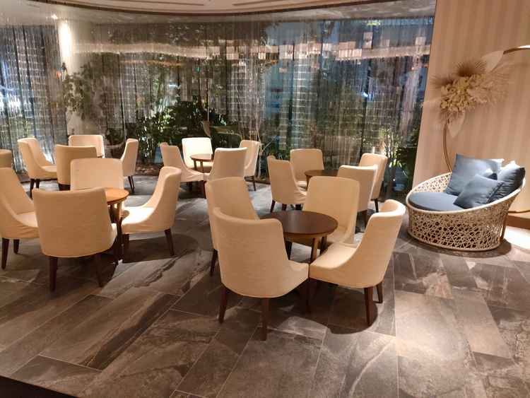 式が始まる迄の招待された方々の待ち合い室。