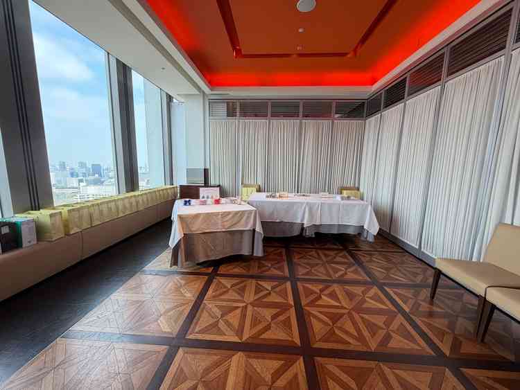 お受付の一枚。ここはお受付前はお着替え室としても利用可能とのこと。