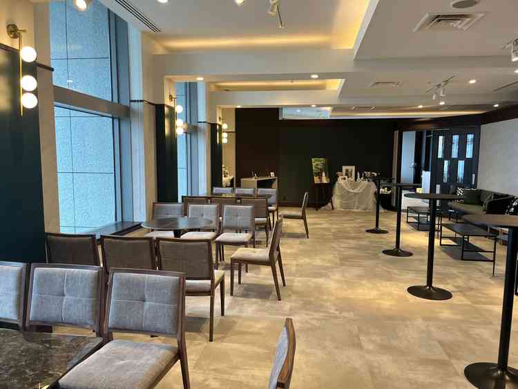 ゲスト控え室。広さ、椅子があり、ドリンクの提供もある。ここにフリースペース作ることが出来る。