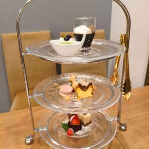 デザートもアフタヌーンティー風にしていただく、アレンジもあるそうな。