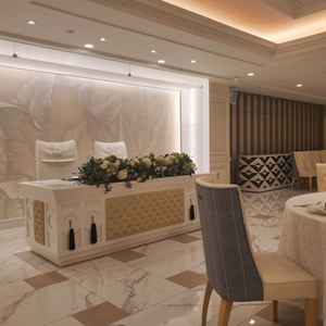 披露宴会場はスクリーンが複数あり外の光が入る大きな窓&テラスがあり素敵な空間を演出してました。