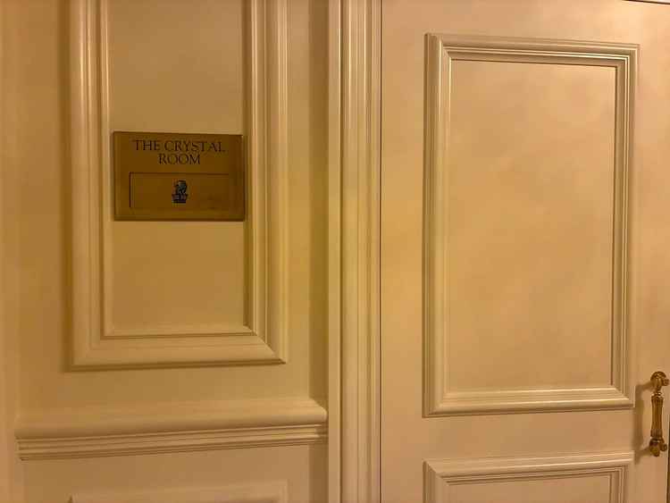 30名くらいまでの利用では、クリスタルルームがおすすめです。