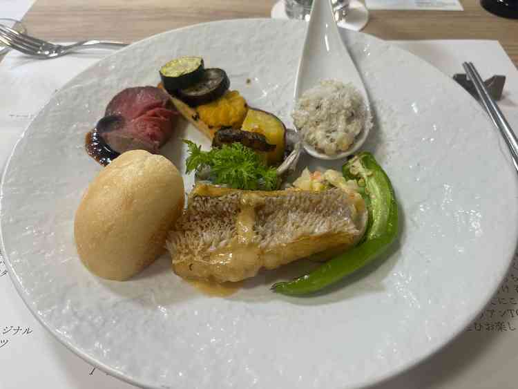 ワンプレートに色々な料理をまとめて試食させていただきました。