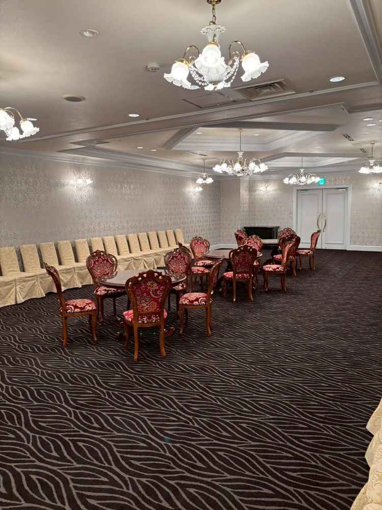 親族顔合わせの部屋です。とても広くて椅子もあり入りきらないことは無さそうで安心です。