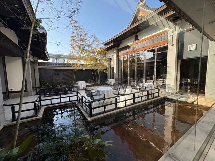 披露宴会場の清雅。和洋折衷でクラシカルな雰囲気でとても良い。