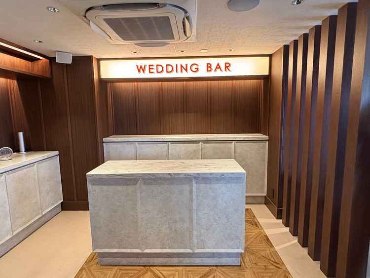 広々としたゲスト受付カウンター