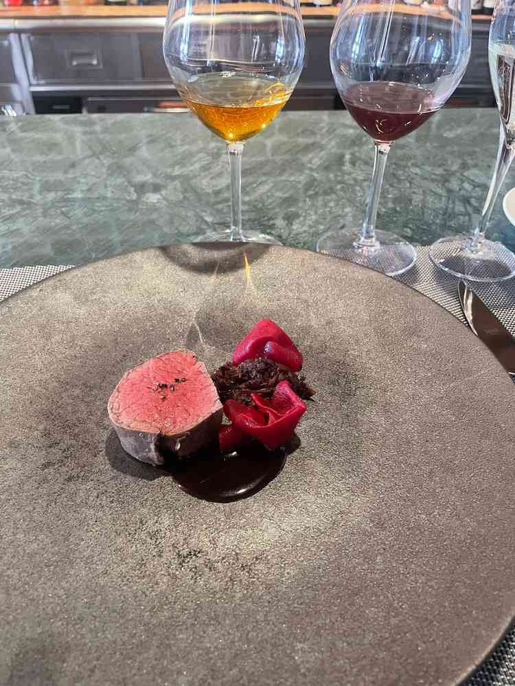 イタリアン料理です。季節の食材にこだわっており、とても美味しかったです。