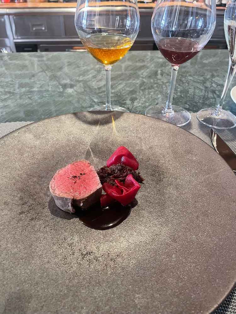 イタリアン料理です。季節の食材にこだわっており、とても美味しかったです。