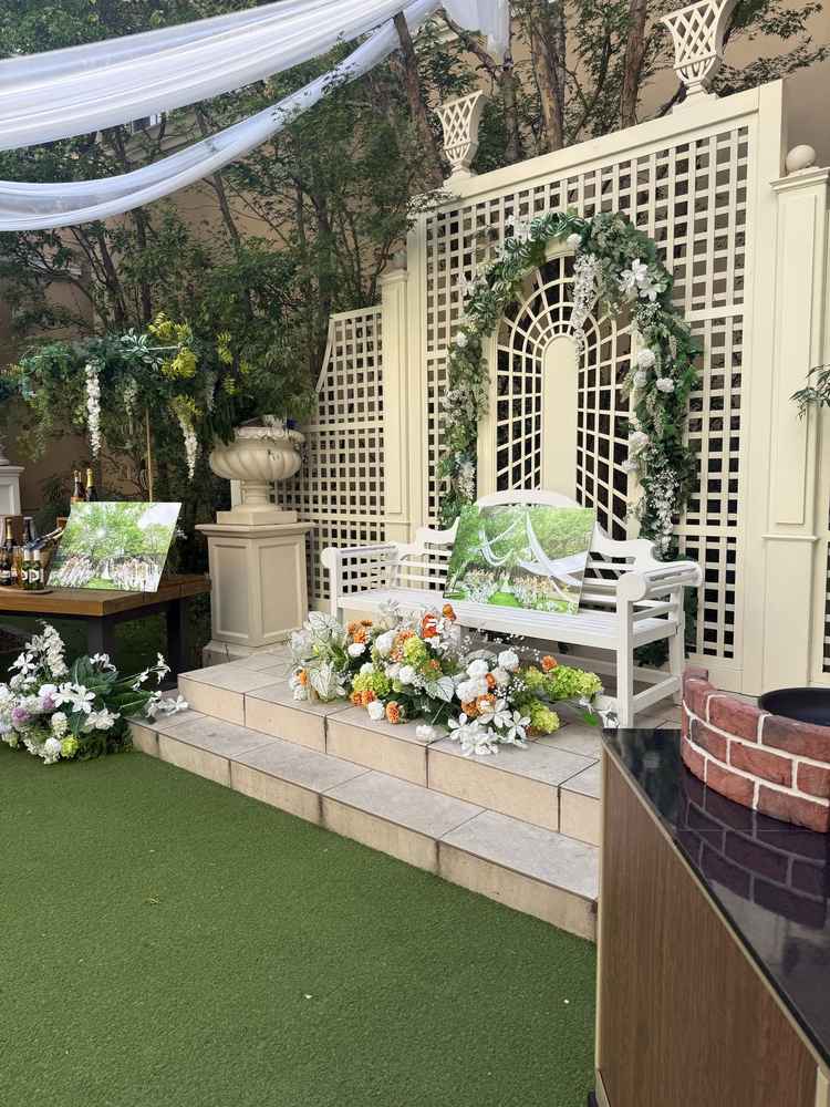 ガーデンでドリンクや演出が楽しめました。電線もなく、非日常感が味わえると思います。