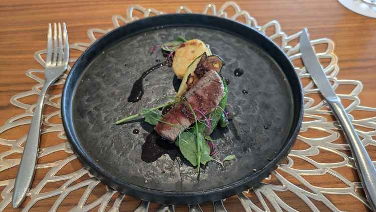 試食会でのお料理。フィレ肉の柔らかさと、お野菜にも力を入れているとのこと。