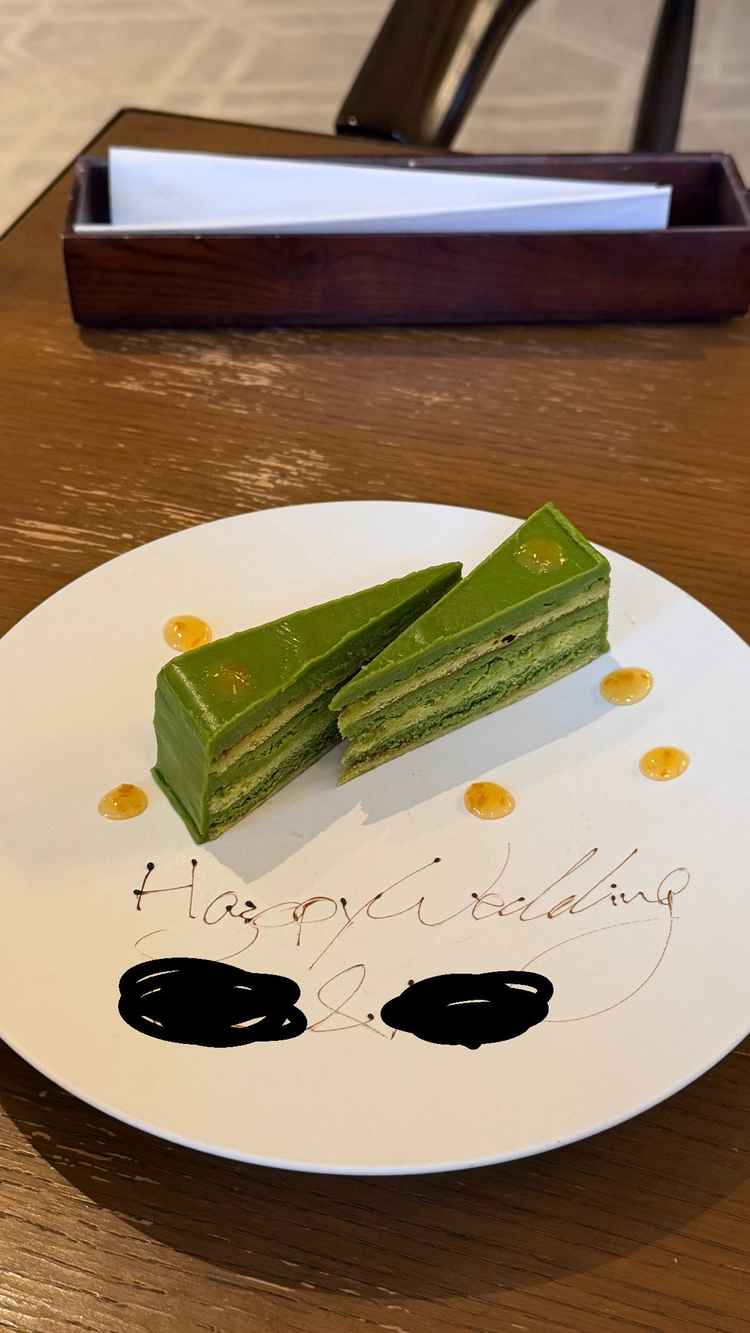 抹茶のケーキをサービスでいただきました。抹茶カクテルも美味しくてお料理にこだわりたい人にはおすすめ！