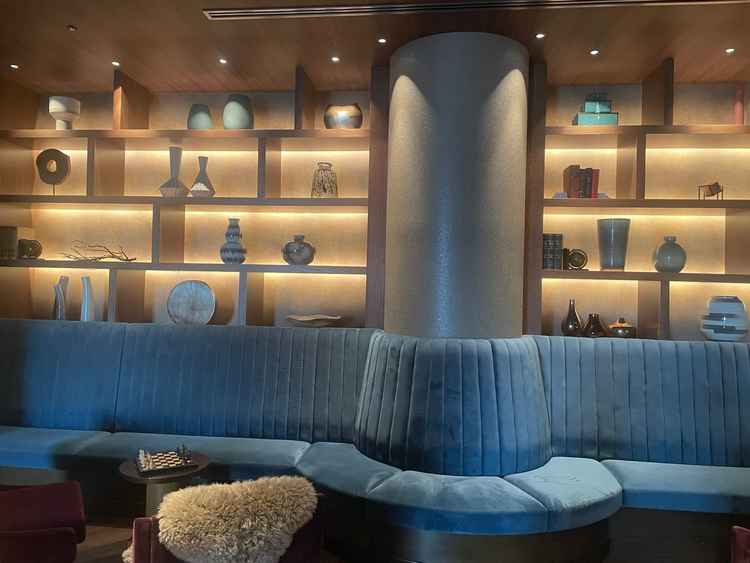 ゲストの待合の写真。チェスが置いてあったり、洗練されていてよかった。