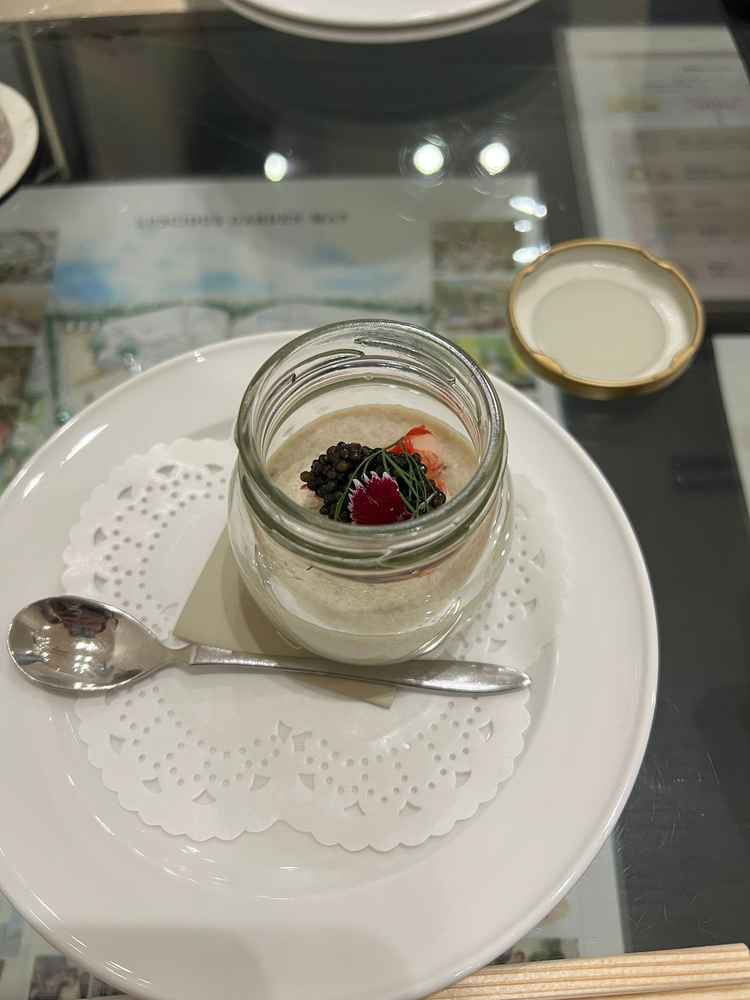 品名は覚えていませんが、キャビアが上にのっていて、カニ味噌のムースみたいな感じで美味しかったです。