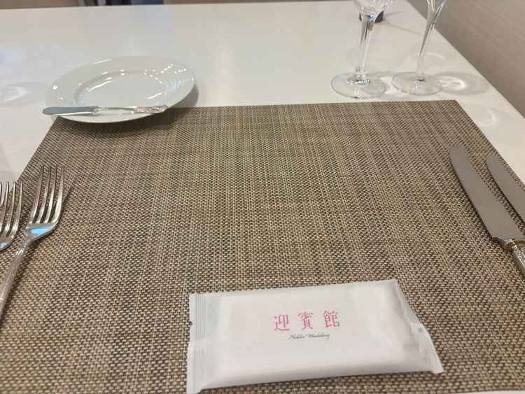 見学が一旦終わった後、机にすでに試食会の準備がなされてた。