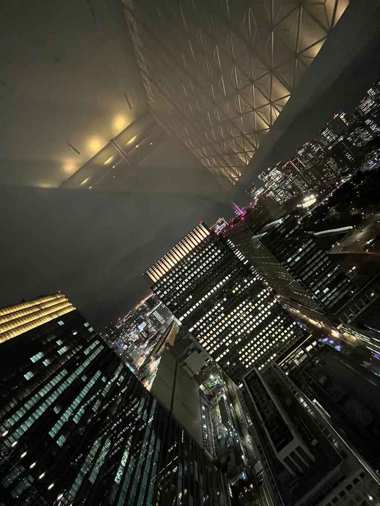 営業中でしたので、レストラン横のオープンスペースから撮りました。店内も同じ景色が広がり最高の景色です