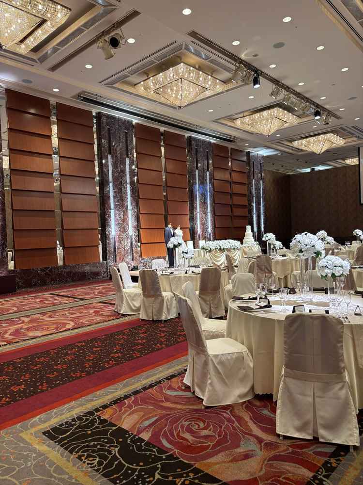 ここの披露宴が一番魅力的です。天井が高く、開放感があります