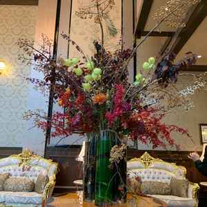 玄関入ってのでロビーのお花が鮮やかですごく綺麗だった。ソファー観も座り心地よく綺麗だったのがよかった