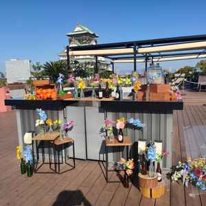 チャペルの外には大阪城を眺めながら歓談できる場所がありました。