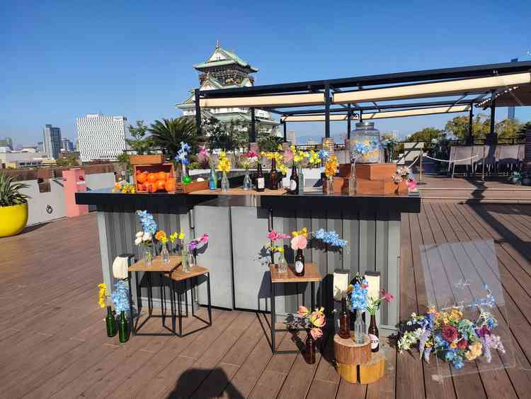 チャペルの外には大阪城を眺めながら歓談できる場所がありました。