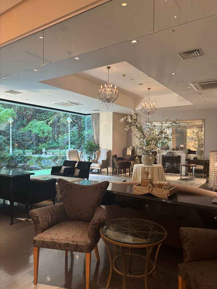 披露宴会場に隣接するフロア。ゲストが自由に過ごすことができ、デザートビュッフェも可能とのことです。