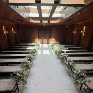 チャペル2枚目。リニューアル後は、日が差し込んで素敵