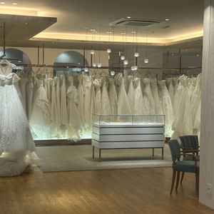 ドレスルームです。アニヴェルセルでしか着ることのできないドレスも複数あるそうで、こだわりを感じます。