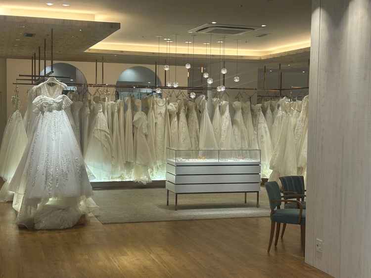 ドレスルームです。アニヴェルセルでしか着ることのできないドレスも複数あるそうで、こだわりを感じます。