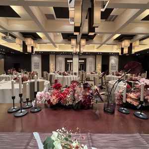 横長の会場でゲストの表情も見やすい