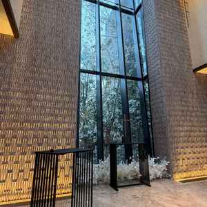 チャペルの雰囲気。光が入りやすく、雨粒がつかない設計