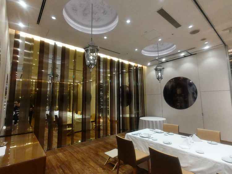 少人数向けの披露宴会場になります