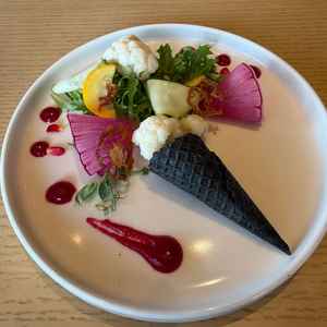 試食会は併設のレストランでいただきましたが、実際のコース料理ではないので何のための試食会なのか不明