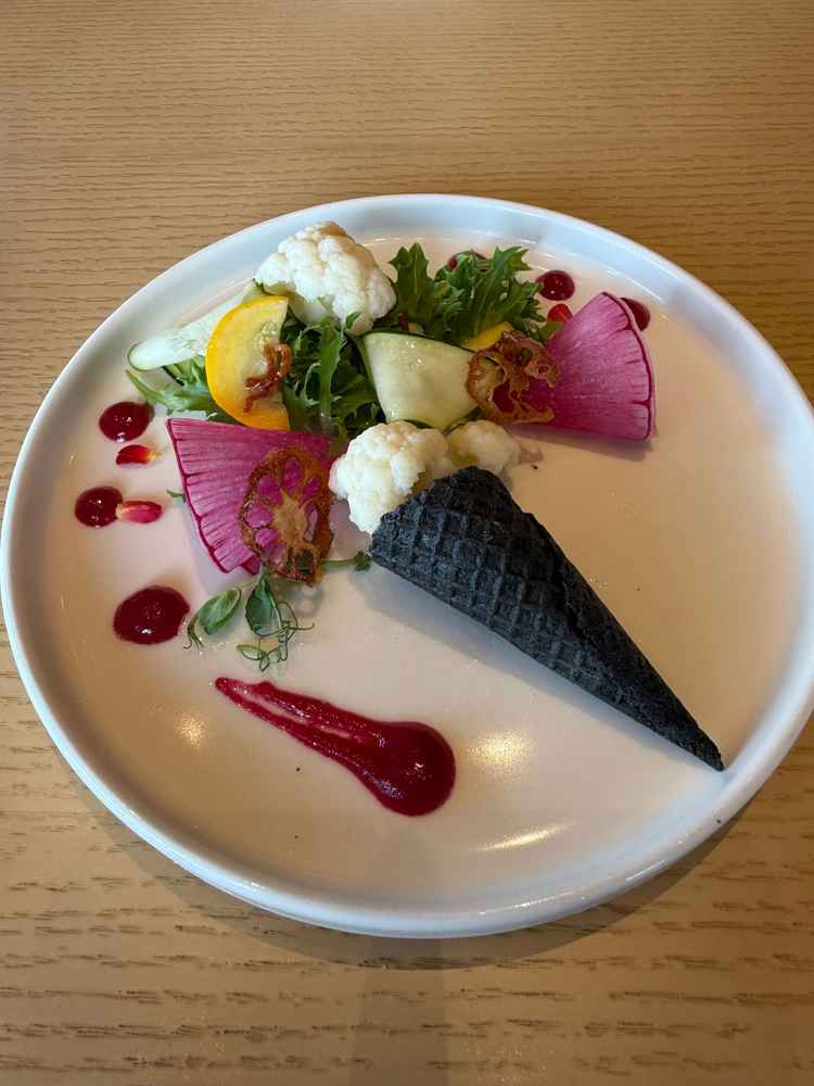 試食会は併設のレストランでいただきましたが、実際のコース料理ではないので何のための試食会なのか不明