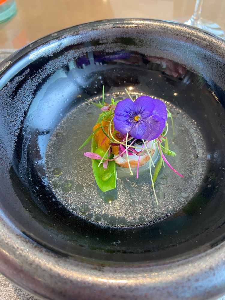 温かいスープ  和の味がして凄く美味しかったです。