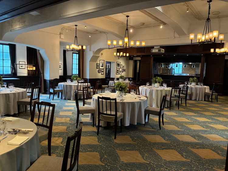 披露宴会場２つ目。オープンキッチンがありました。