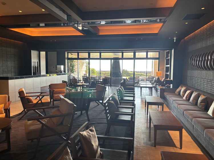 ゲストの待合室です。広々としていて、目の前に海が見えます。