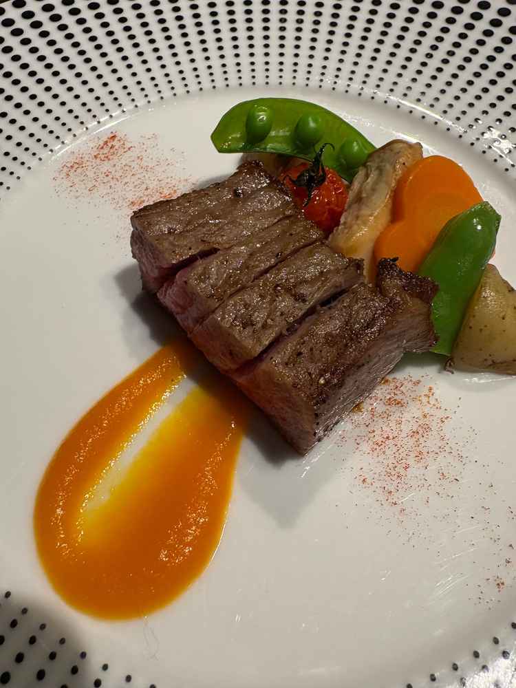 飛騨牛のステーキで、地元の名物をゲストに食べてもらえるのはとてもいいと思いました！