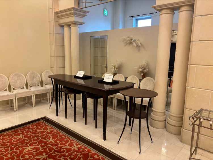 受付の机。自由に装飾できるとのことで、演出したい世界観を柔軟に表現できそうだと感じました。