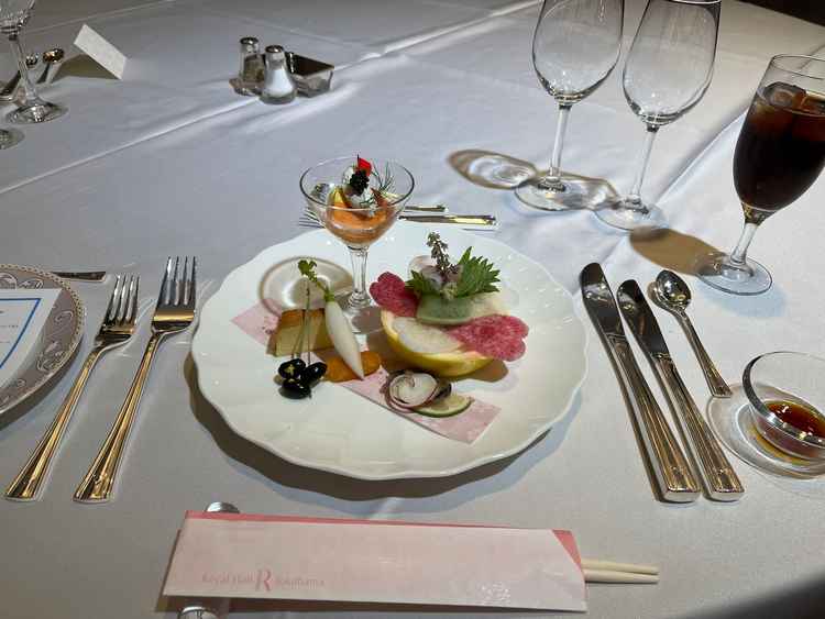 2種類のコース料理を出していただき、比較しながらどっちの方が来てくれる人が喜んでくれるか考えられた