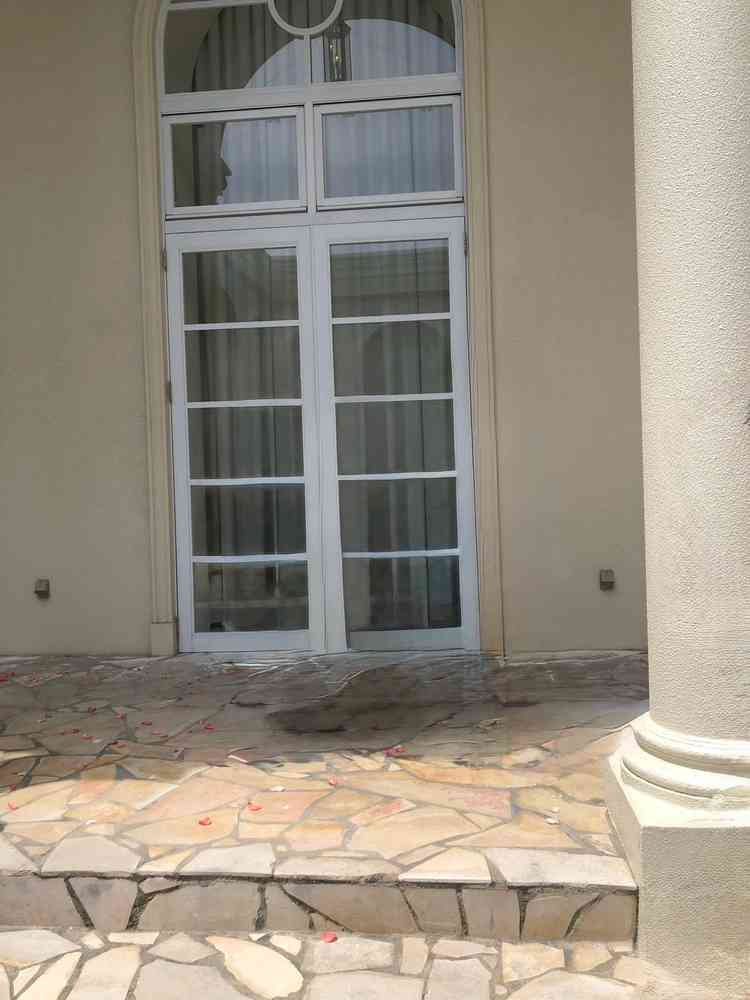 披露宴会場と中庭は繋がっているため色んな演出ができそう