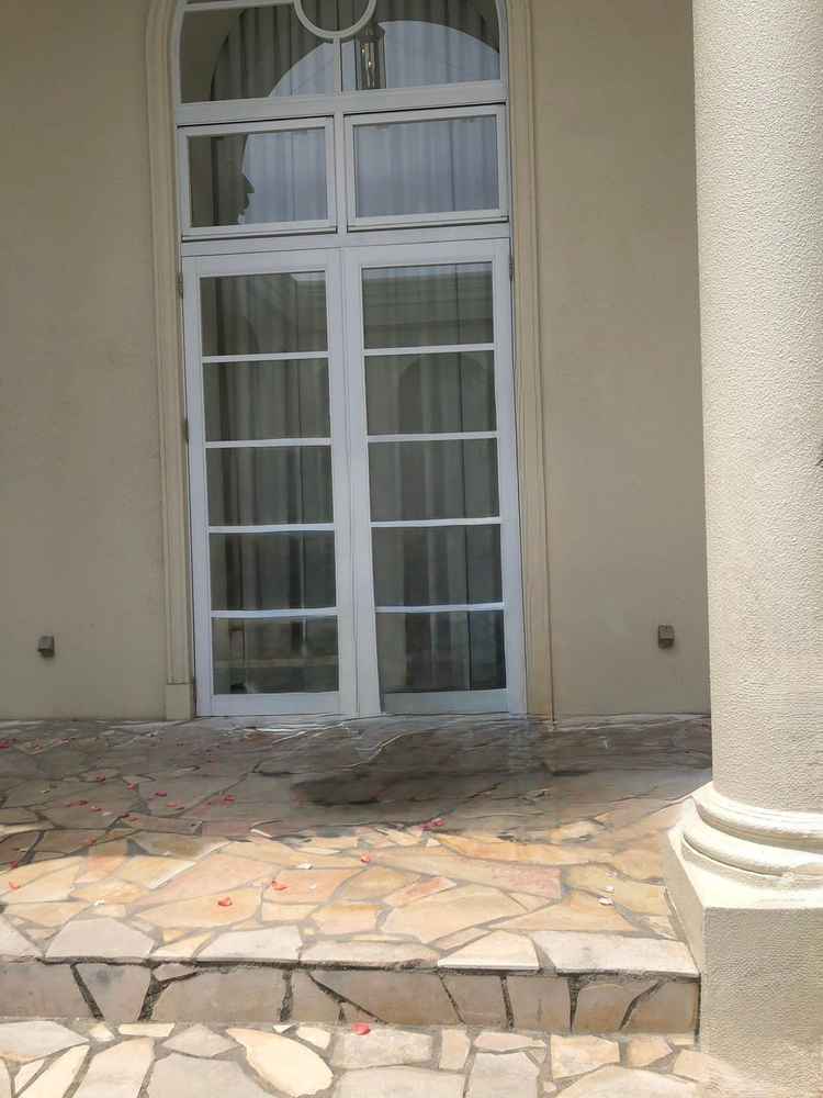 披露宴会場と中庭は繋がっているため色んな演出ができそう