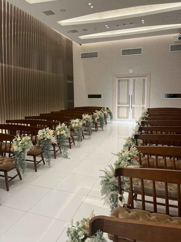 挙式会場。シンプルで洗練された印象でした。