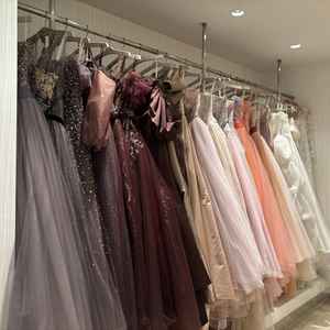 式場内にドレスサロンもあり拝見させてもらったが、バリュエーションがすごく豊富でした。