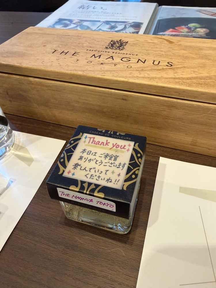 キャンドルの上に蓋を被せると文字が現れるクレールストーリアの素敵な演出を紹介してもらいました。