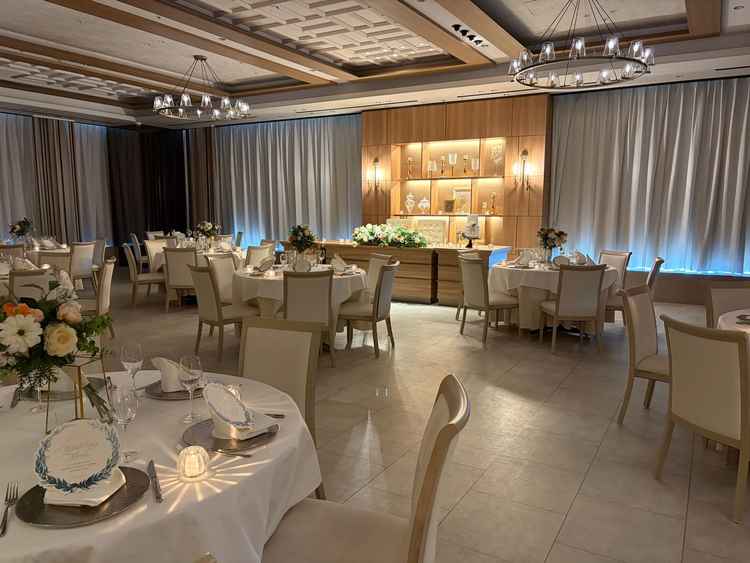 披露宴会場の写真。カーテンを開ければ外の光も入り良かったです。